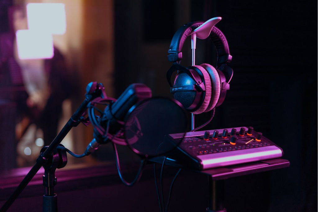 Best Headphone Stands For Home Studios