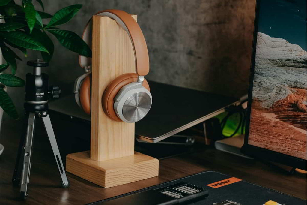 Wood v Metal Headphone Stands: Durability Compared